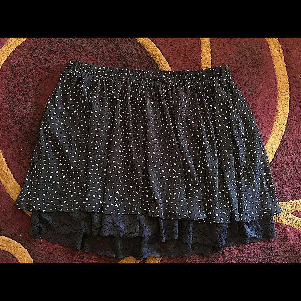 Torrid Plus sz2 Black & White skirt, lace underlay